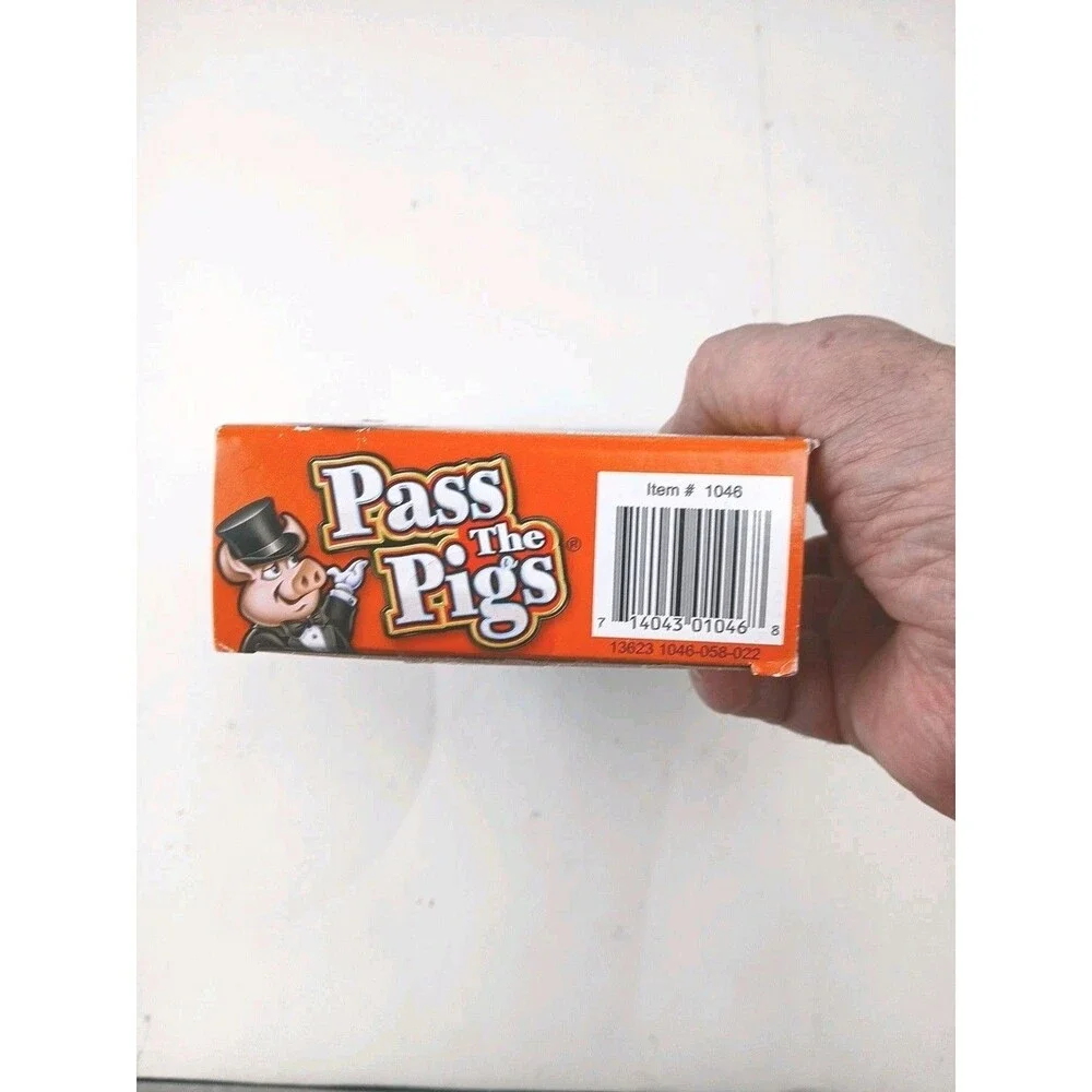 NEW PASS THE PIGS Game Dice Classic Party Pocket Travel Game 2023 NIB ALL AGES